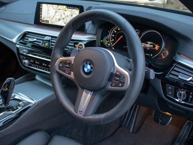 BMW 5 Series   Registered:2018(18)