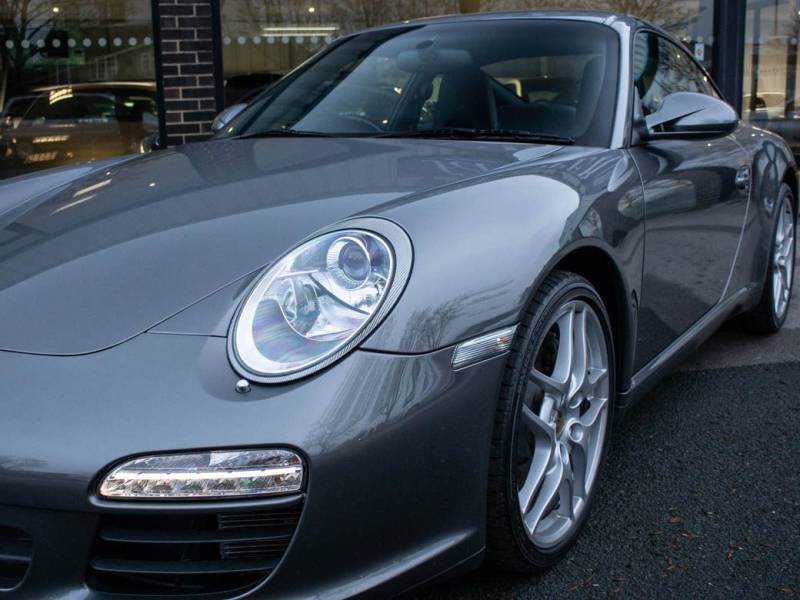 Porsche 911   Registered:2011(61)