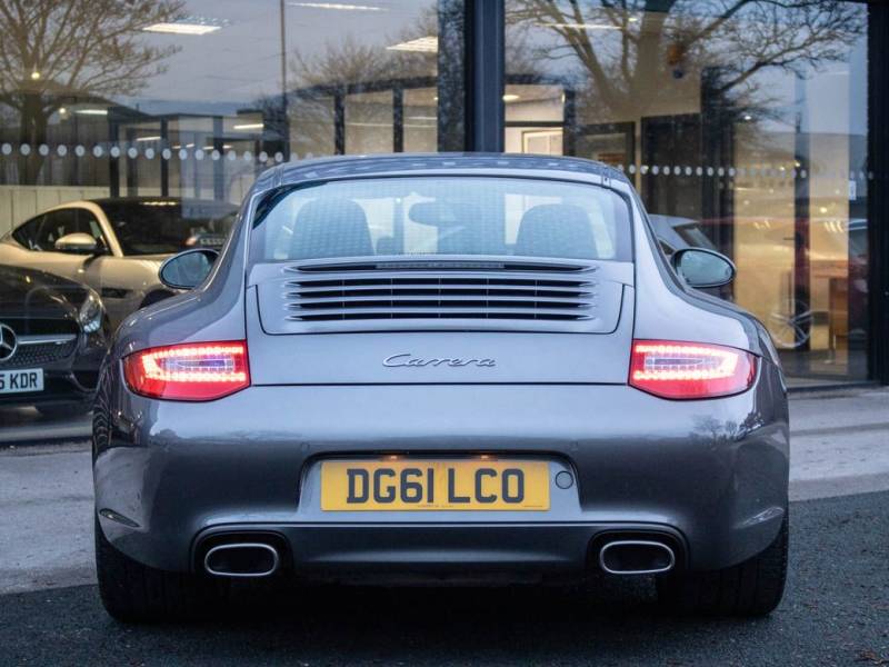 Porsche 911   Registered:2011(61)