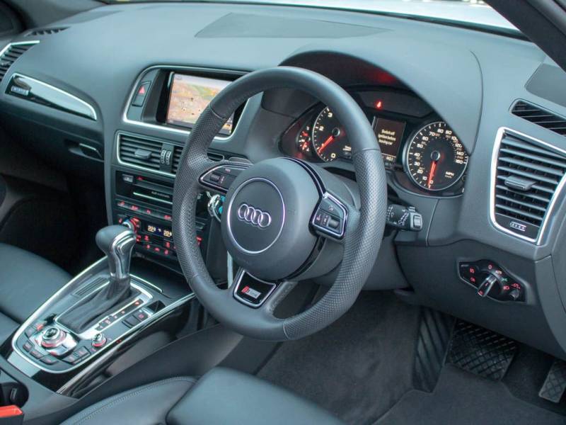 Audi Q5   Registered:2016(66)