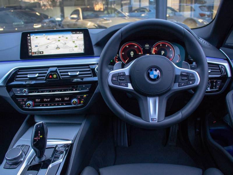 BMW 5 Series   Registered:2018(18)