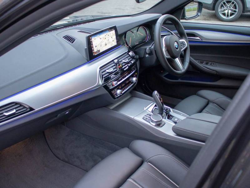 BMW 5 Series   Registered:2018(18)