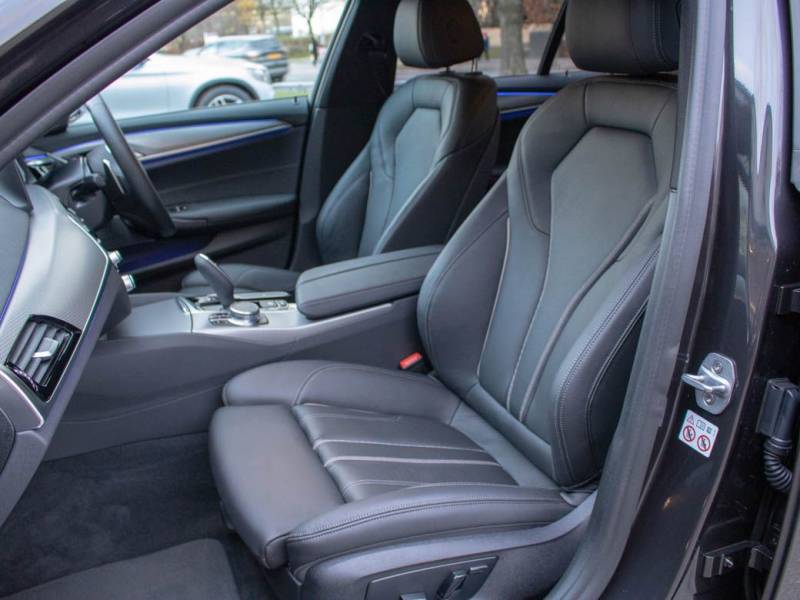 BMW 5 Series   Registered:2018(18)