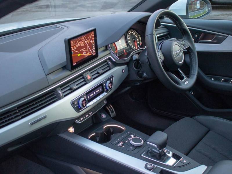 Audi A4 Avant   Registered:2016(16)