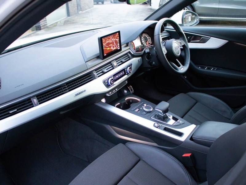 Audi A4 Avant   Registered:2016(16)