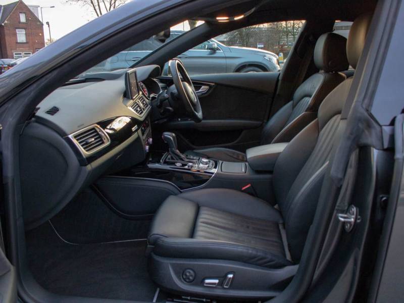 Audi A7   Registered:2016(16)