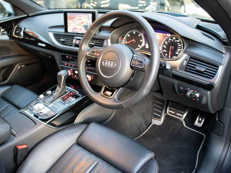 Audi A7   Registered:2016(16)