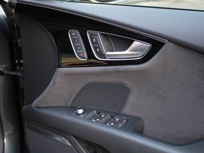 Audi A7   Registered:2016(16)