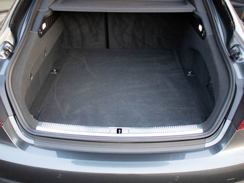 Audi A7   Registered:2016(16)