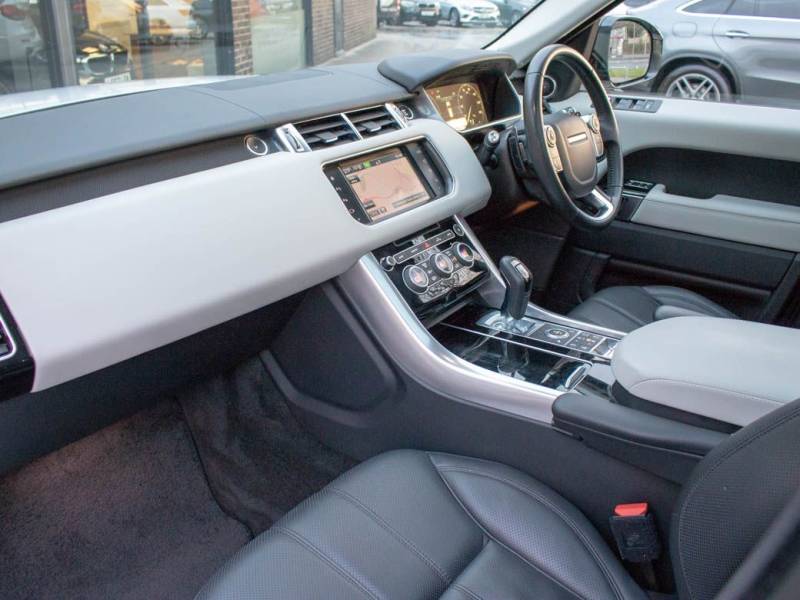 Land Rover Range Rover Sport   Registered:2016(66)