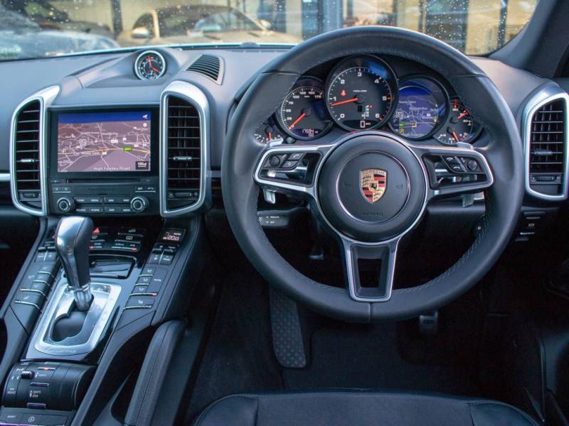 Porsche Cayenne   Registered:2017(17)