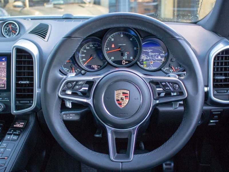 Porsche Cayenne   Registered:2017(17)
