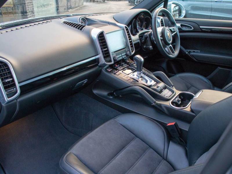 Porsche Cayenne   Registered:2017(17)