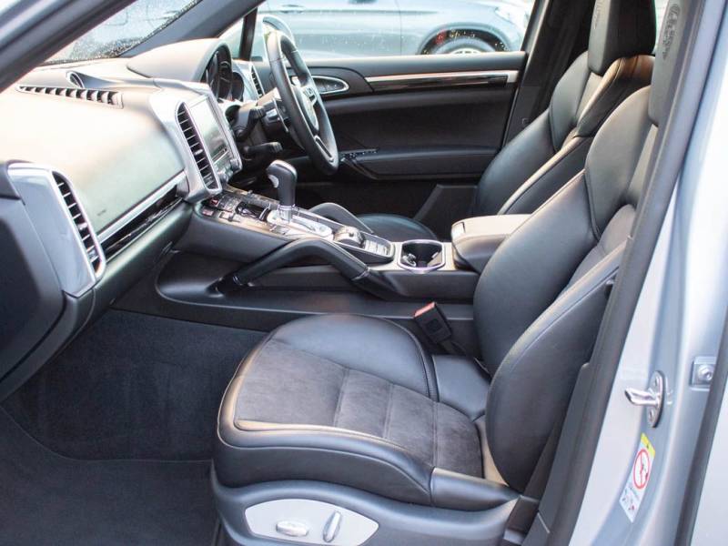 Porsche Cayenne   Registered:2017(17)