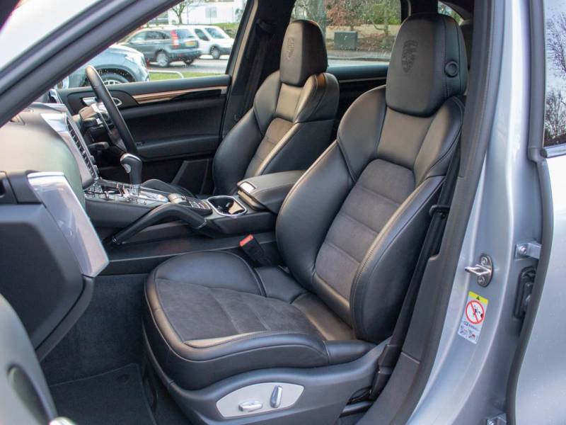 Porsche Cayenne   Registered:2017(17)