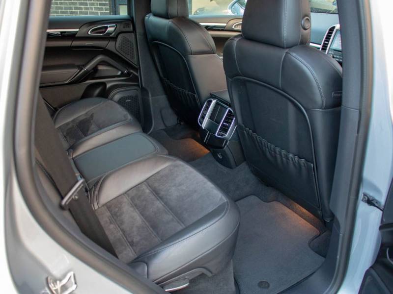 Porsche Cayenne   Registered:2017(17)