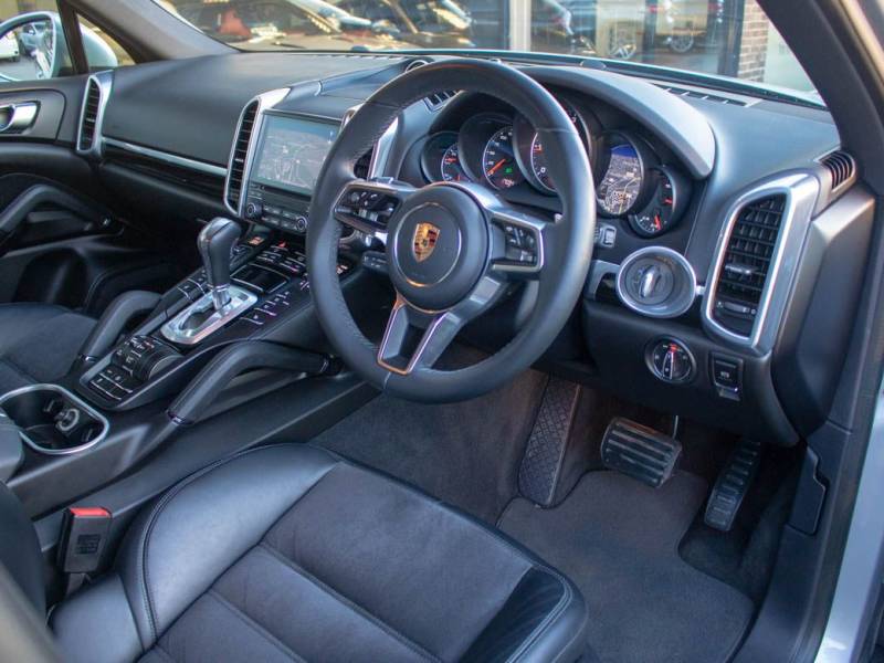 Porsche Cayenne   Registered:2017(17)