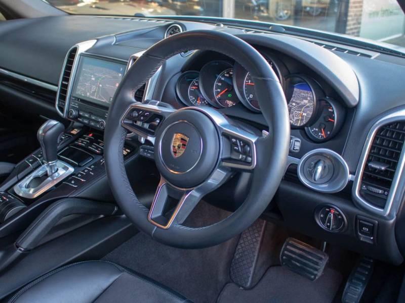 Porsche Cayenne   Registered:2017(17)