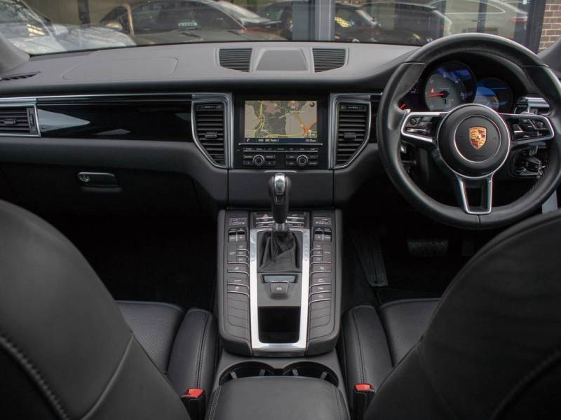 Porsche Macan   Registered:2015(15)