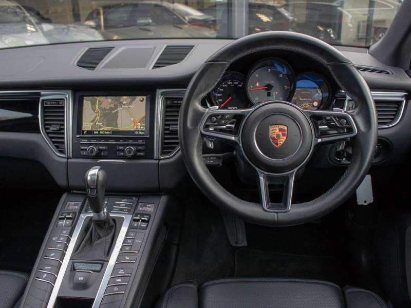 Porsche Macan   Registered:2015(15)