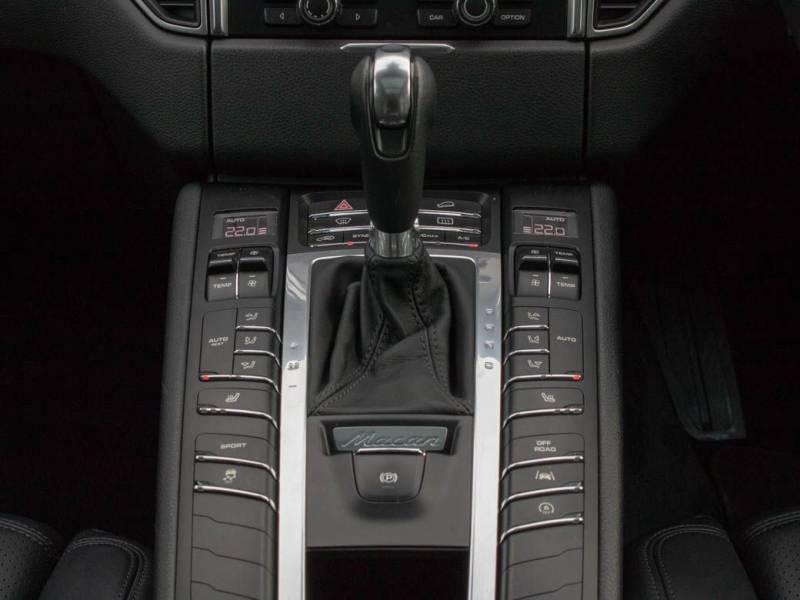 Porsche Macan   Registered:2015(15)