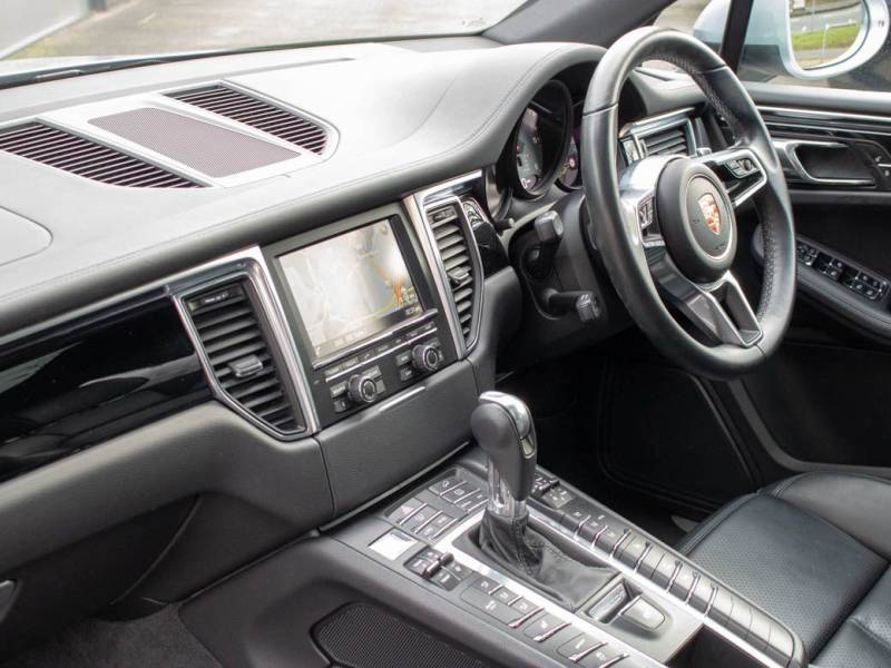 Porsche Macan   Registered:2015(15)