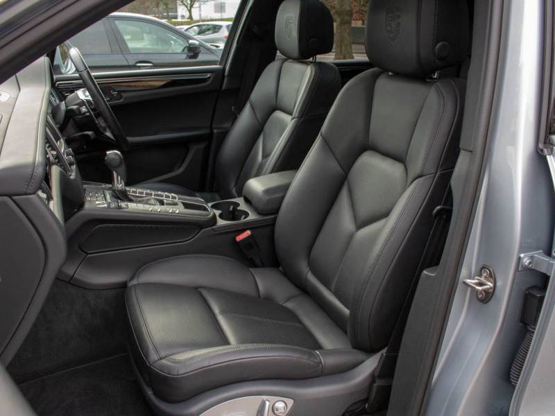 Porsche Macan   Registered:2015(15)