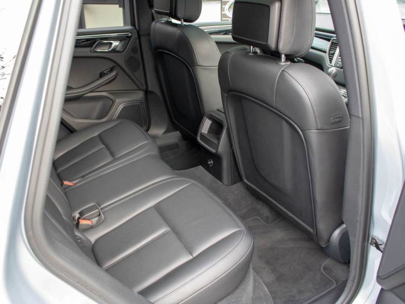 Porsche Macan   Registered:2015(15)