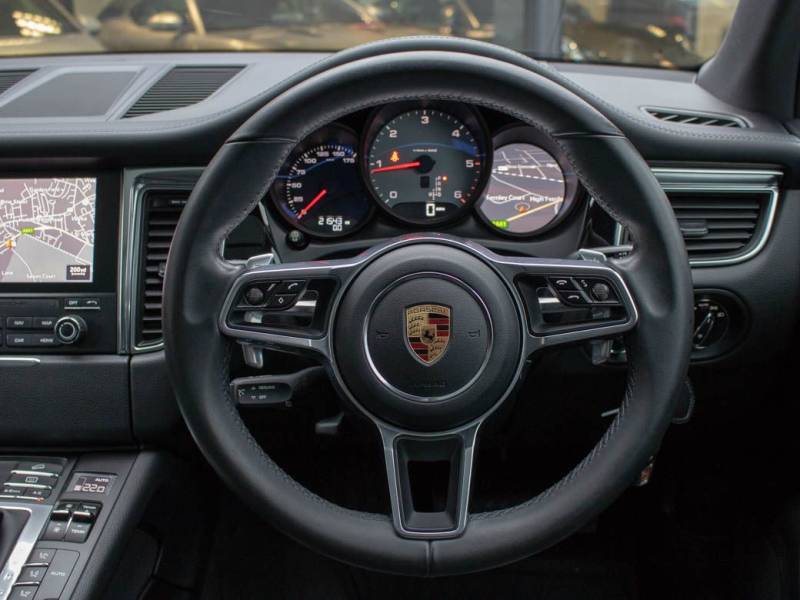Porsche Macan   Registered:2016(16)