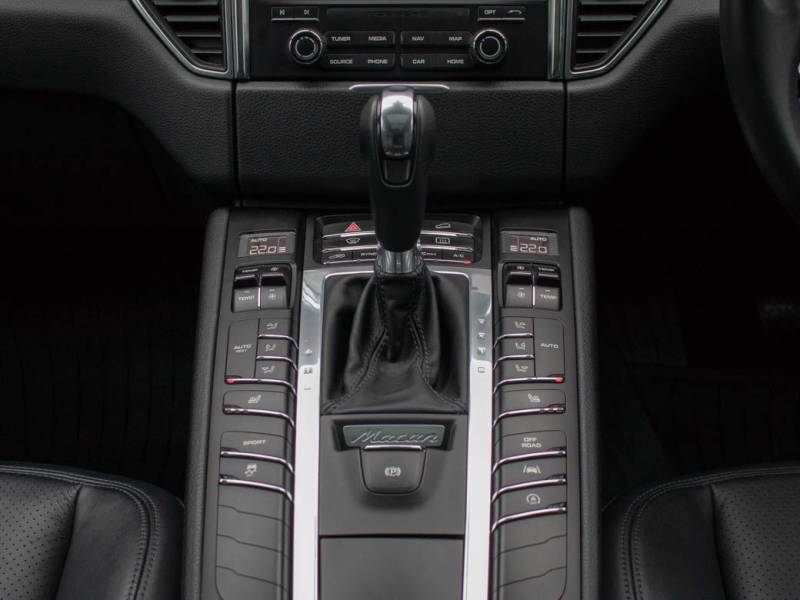 Porsche Macan   Registered:2016(16)