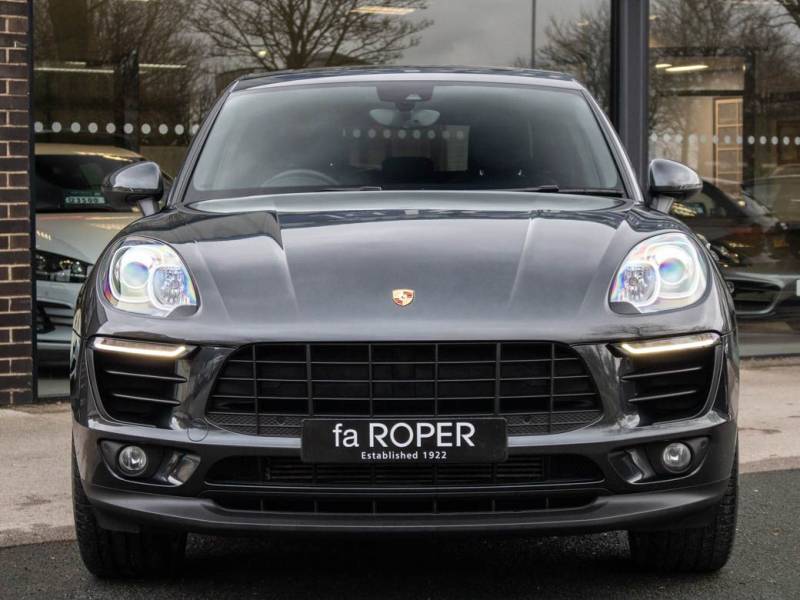 Porsche Macan   Registered:2016(16)