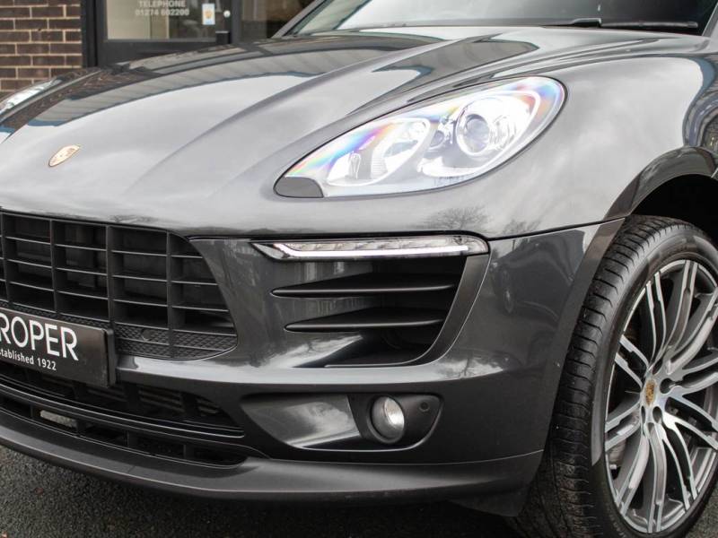 Porsche Macan   Registered:2016(16)