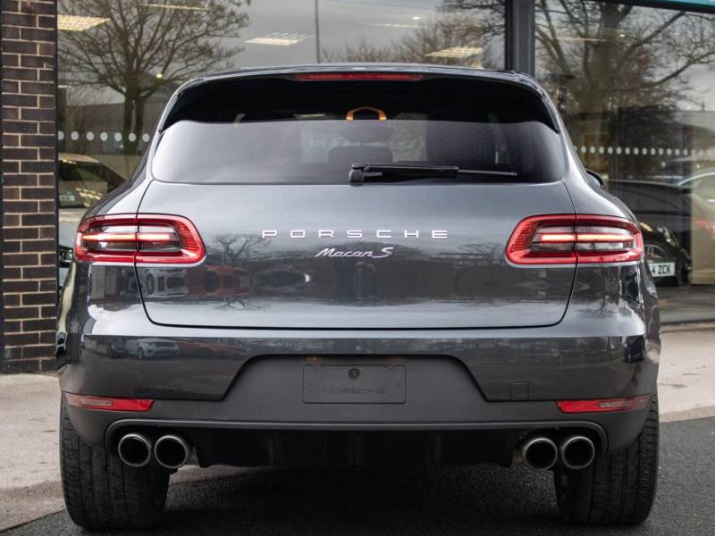 Porsche Macan   Registered:2016(16)