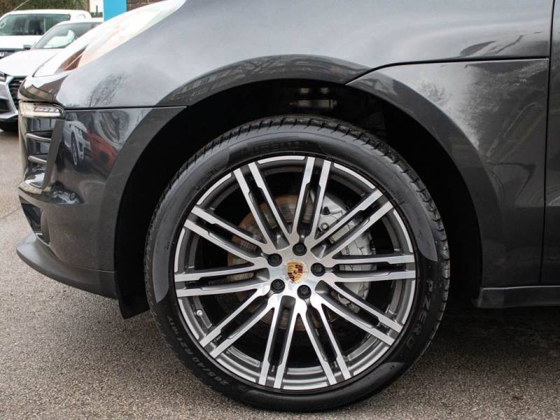 Porsche Macan   Registered:2016(16)