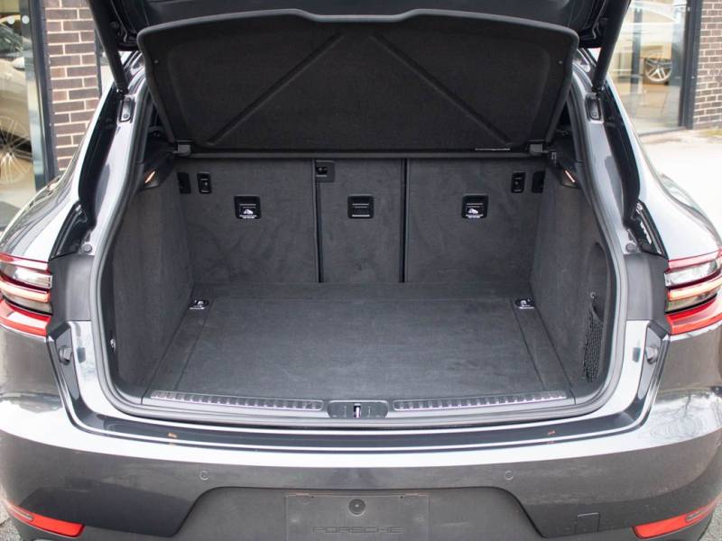 Porsche Macan   Registered:2016(16)