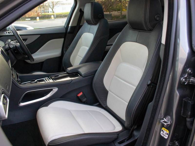 Jaguar F Pace   Registered:2017(17)