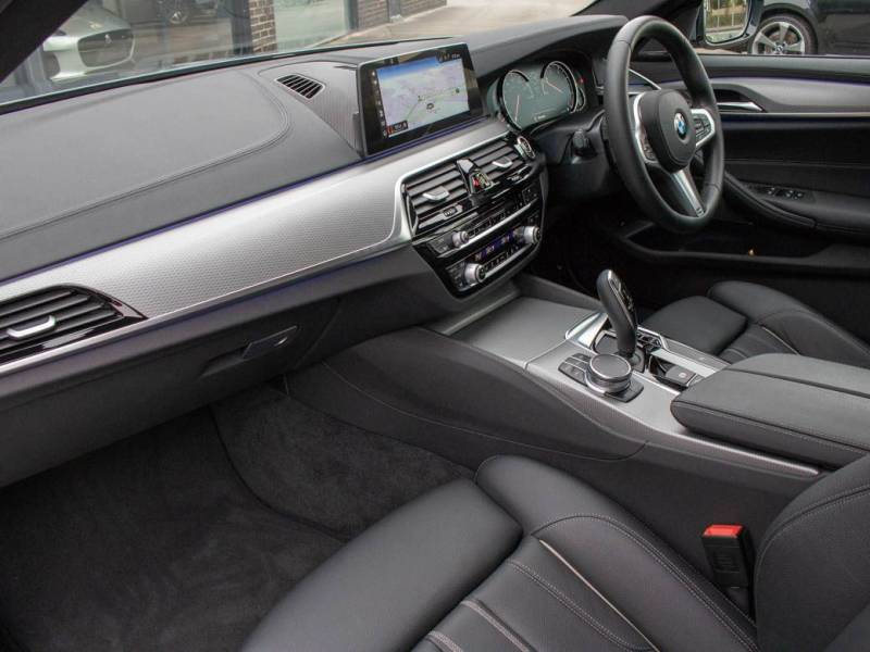 BMW 5 Series   Registered:2018(18)