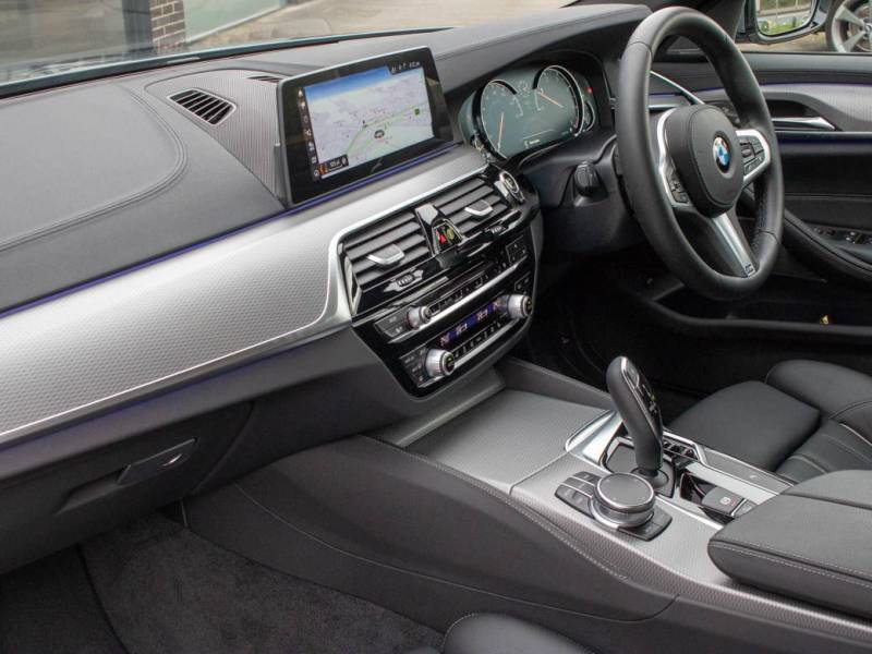 BMW 5 Series   Registered:2018(18)