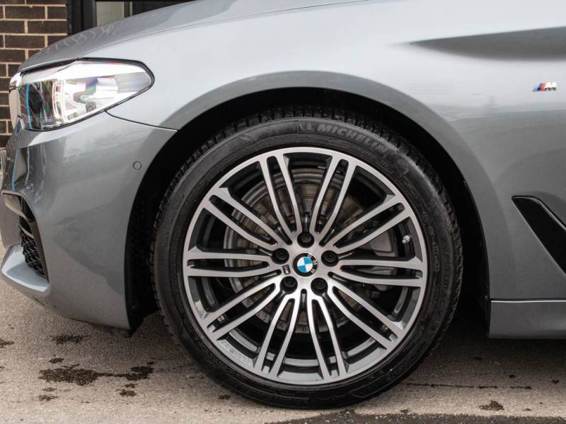 BMW 5 Series   Registered:2018(18)