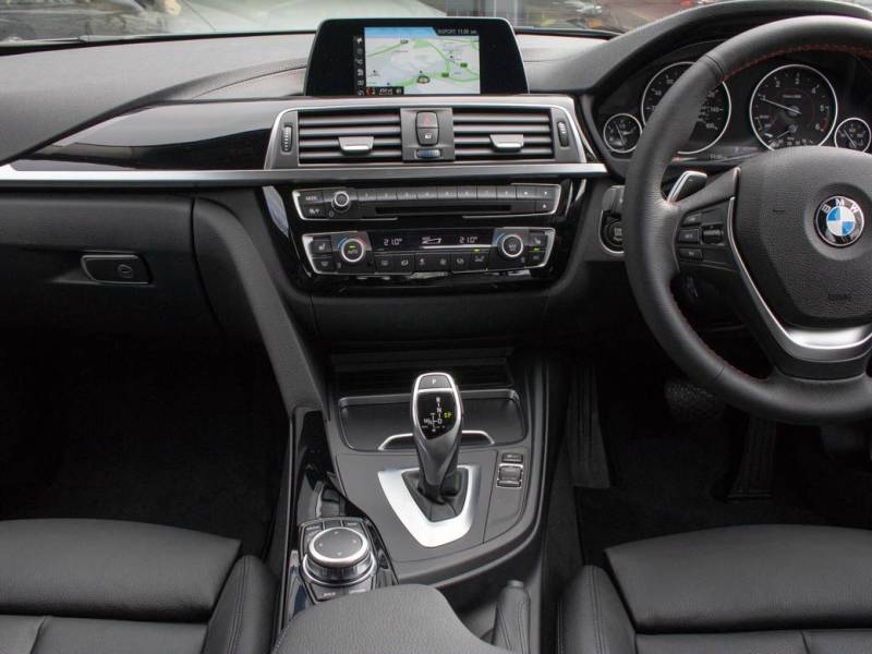 BMW 3 Series   Registered:2018(18)