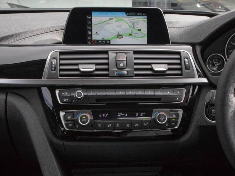 BMW 3 Series   Registered:2018(18)