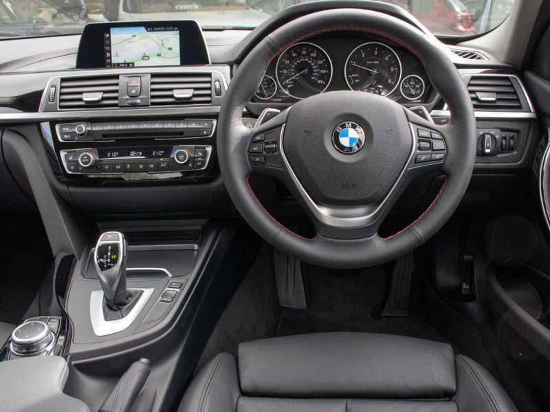 BMW 3 Series   Registered:2018(18)