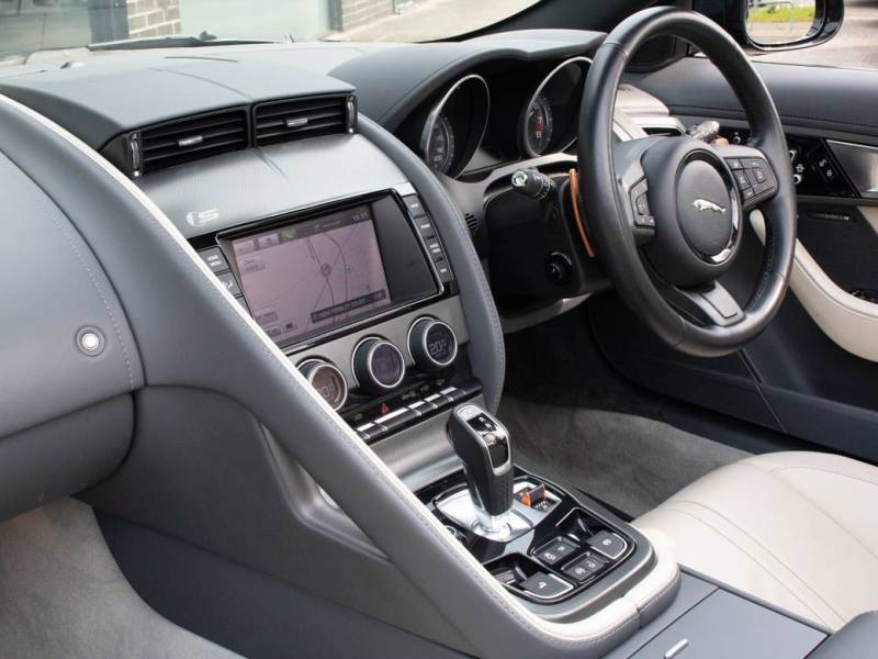 Jaguar F Type   Registered:2013(13)