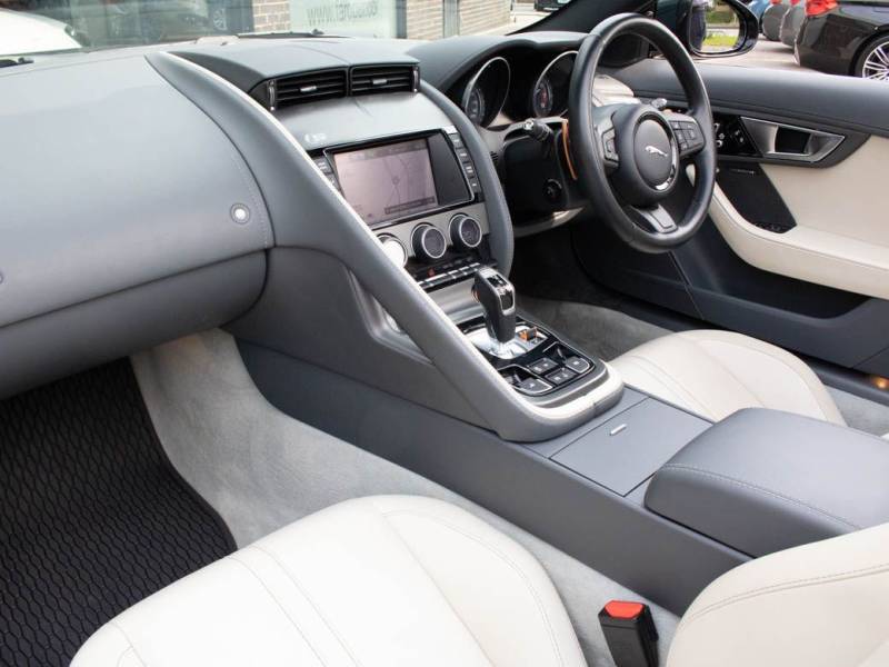 Jaguar F Type   Registered:2013(13)