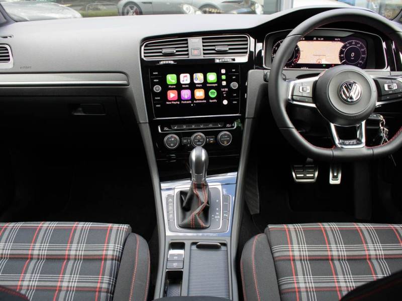 Volkswagen Golf   Registered:2018(68)