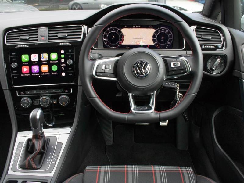 Volkswagen Golf   Registered:2018(68)