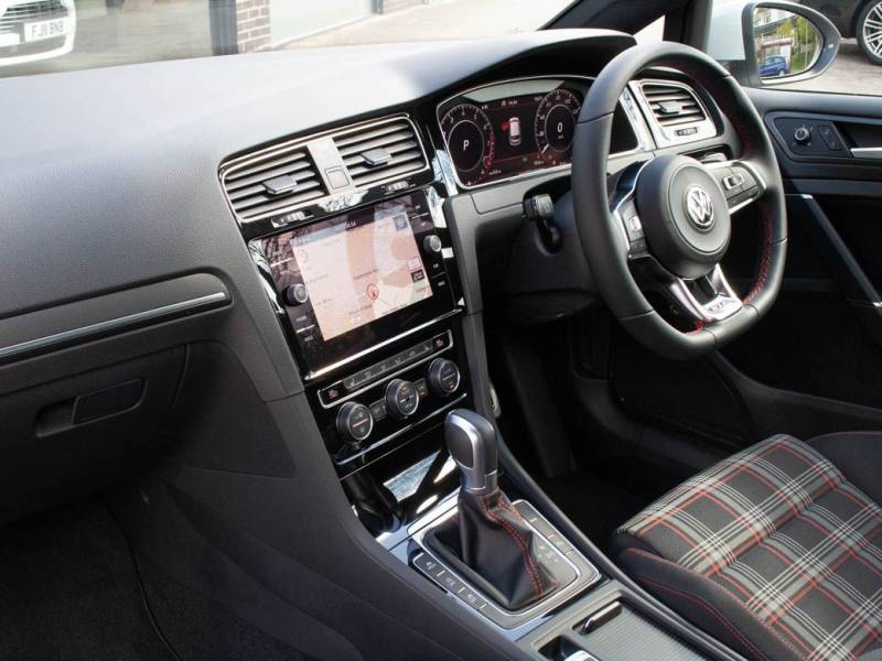 Volkswagen Golf   Registered:2018(68)