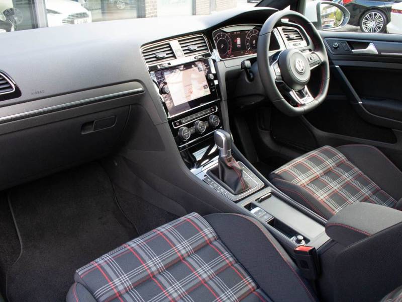 Volkswagen Golf   Registered:2018(68)