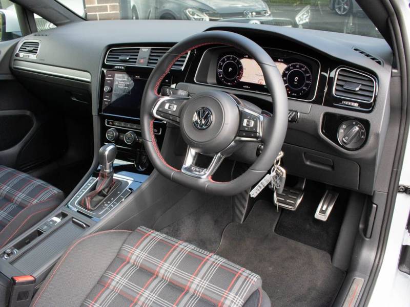 Volkswagen Golf   Registered:2018(68)