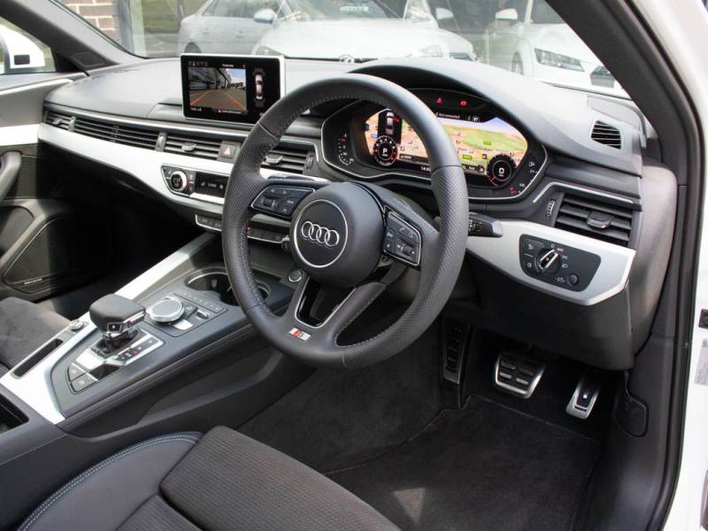 Audi A4   Registered:2017(67)